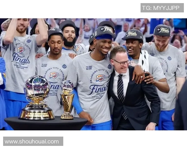 2012年NBA总决赛雷霆对热火颁奖盛典回顾与精彩瞬间分析 2012年NBA总决赛雷霆对热火颁奖盛典回顾与精彩瞬间分析