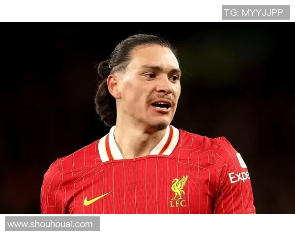 努涅斯在赛季中的惊艳表现引发球迷热议与媒体关注